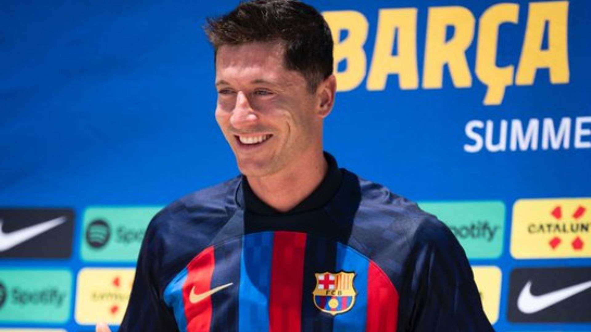 拜仁快速行动租借曼城后卫坎塞洛穿上22号球衣开启新篇章