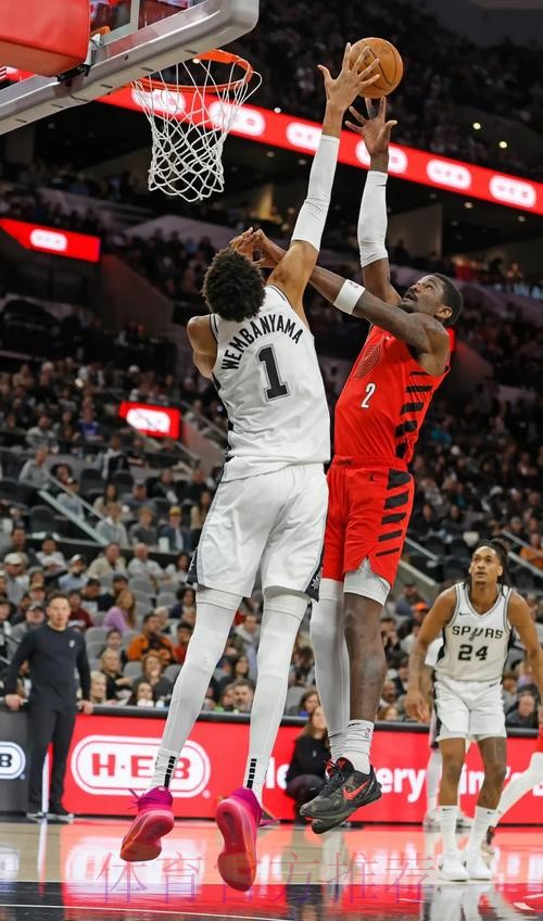 文班亚马复出30分阿尔达马制胜盖帽 马刺不敌灰熊